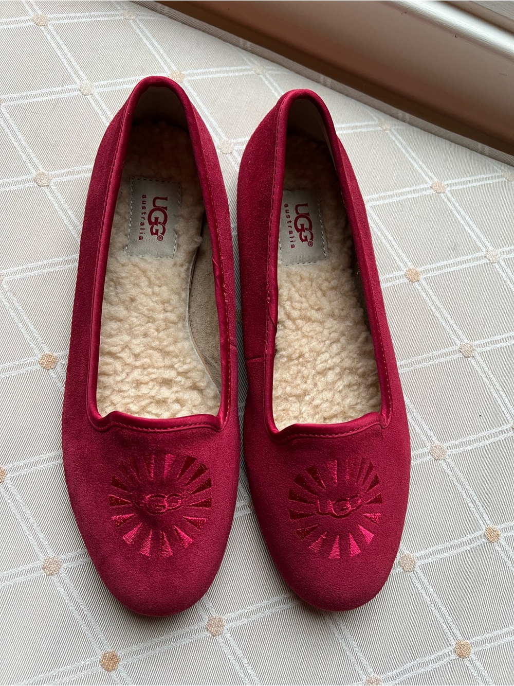 UGG Australia Red Suede Sunburst Slippers / Flats
Size: US Women's 7 - Picture 3 of 7